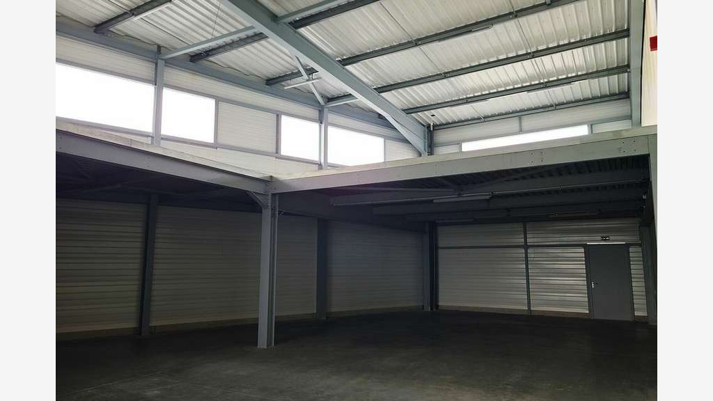 Local d'activité neuf 214m² à louer à Bayonne