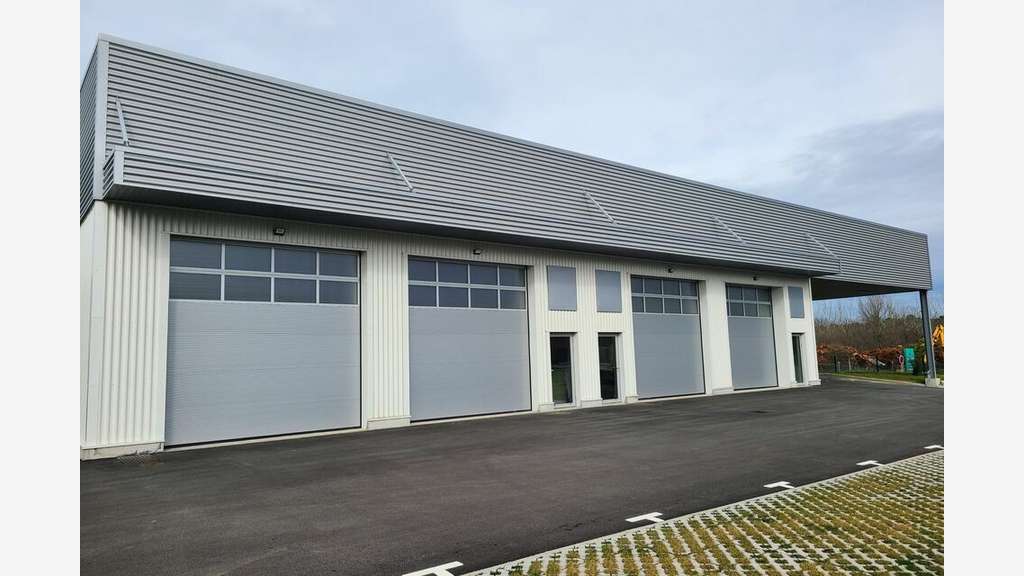 Local d'activité neuf 214m² à louer à Bayonne