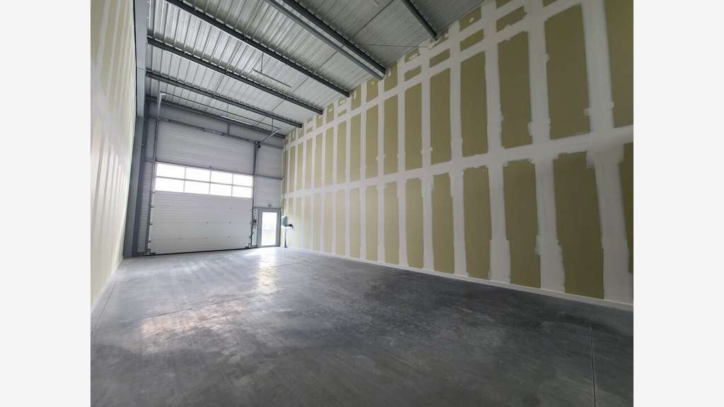 Local d'activité neuf 143m² à louer à Bayonne