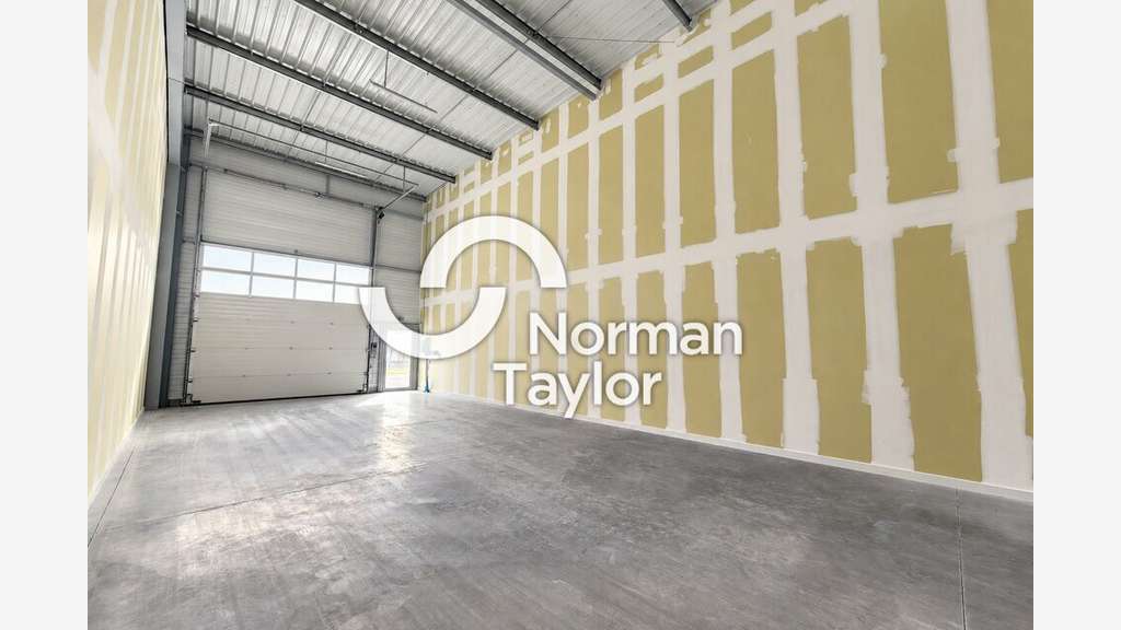Local d'activité neuf 143m² à louer à Bayonne