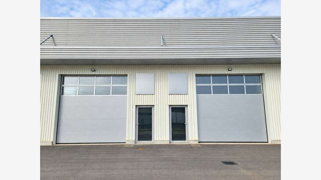 Local d'activité neuf 143m² à louer à Bayonne