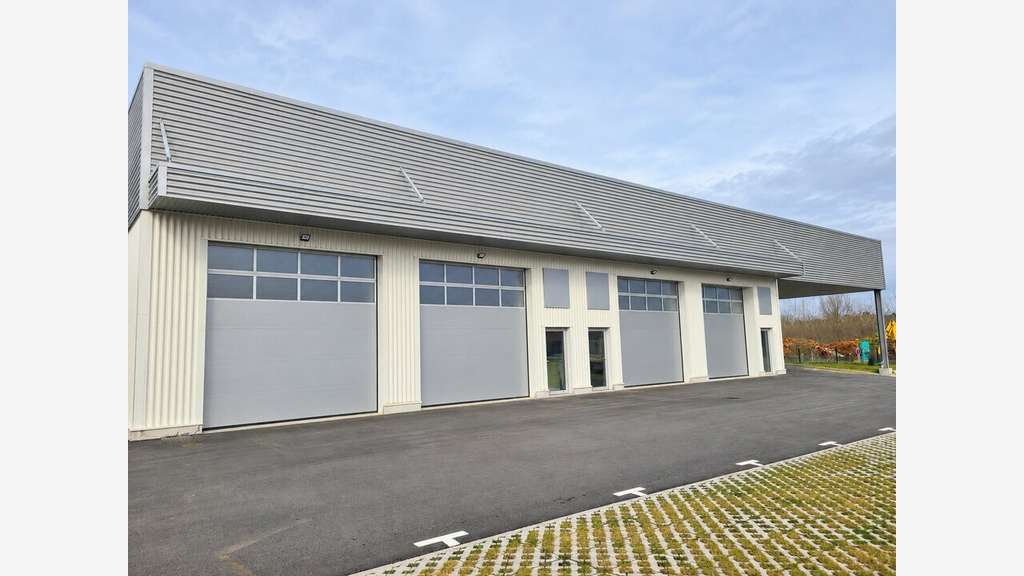 Local d'activité neuf 143m² à louer à Bayonne