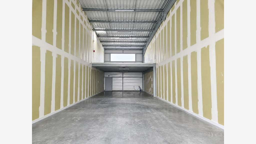 Local d'activité neuf 143m² à louer à Bayonne