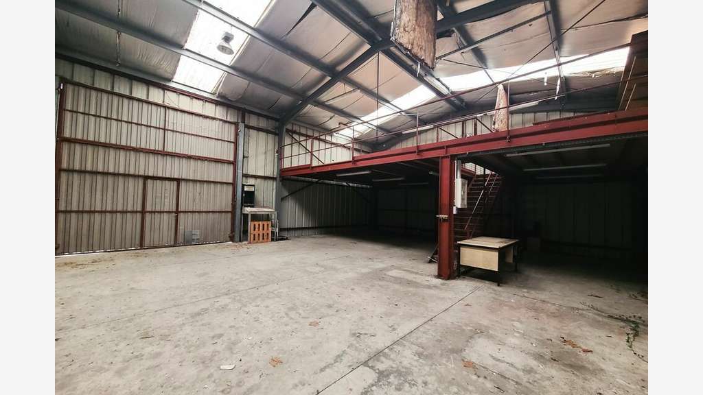 Local d'activité de 345m² à louer à Bayonne