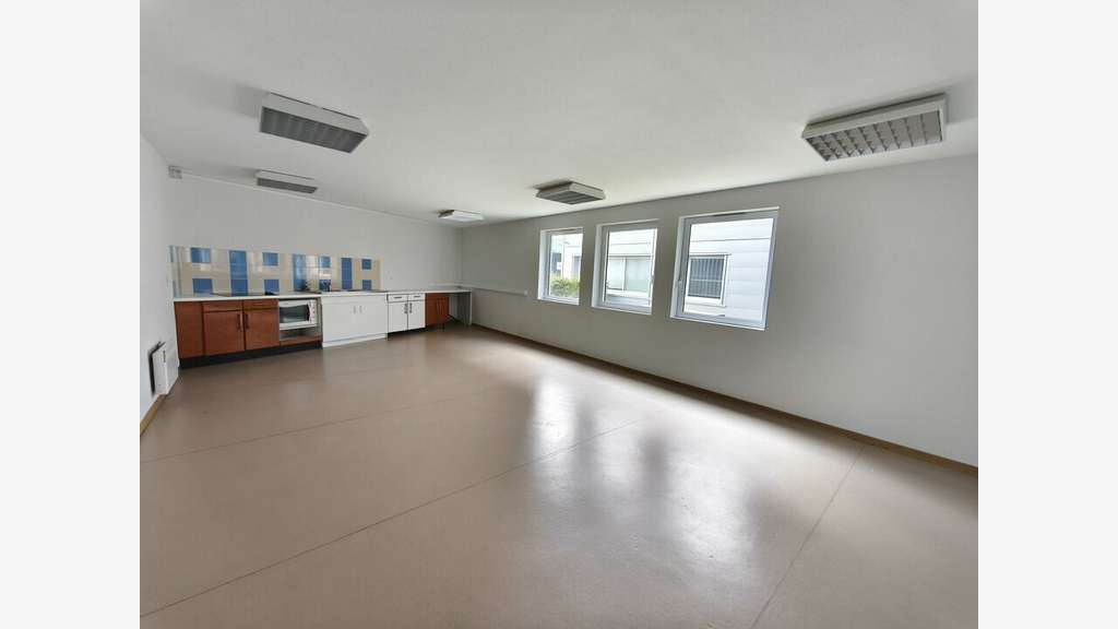 Entrepôt logistique de 2 994m² à louer à Bayonne