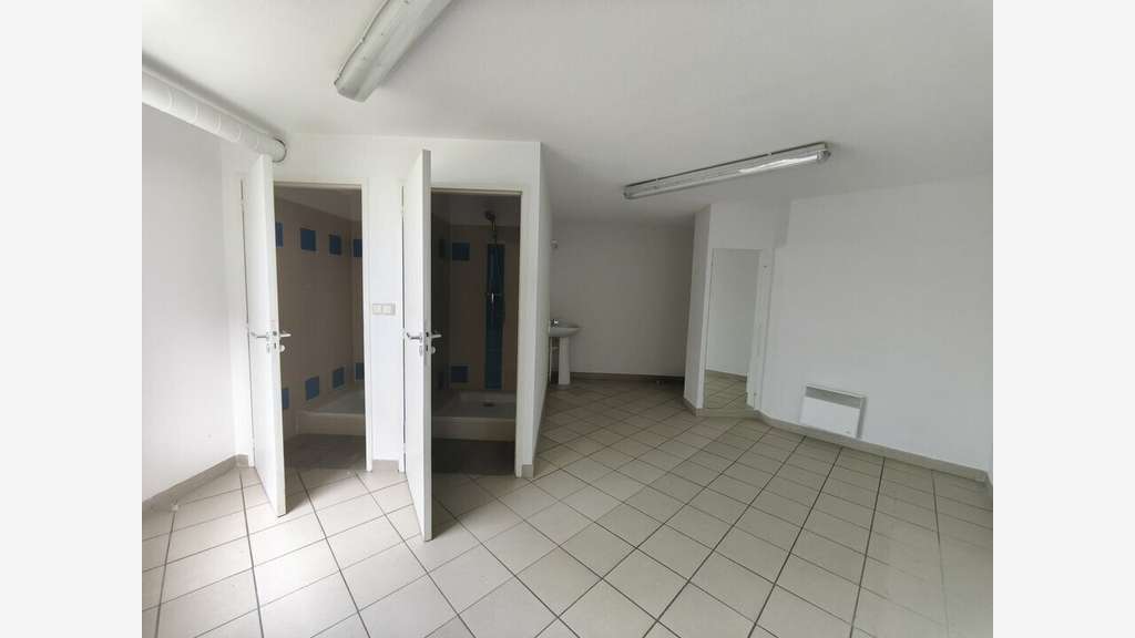 Entrepôt logistique de 2 994m² à louer à Bayonne