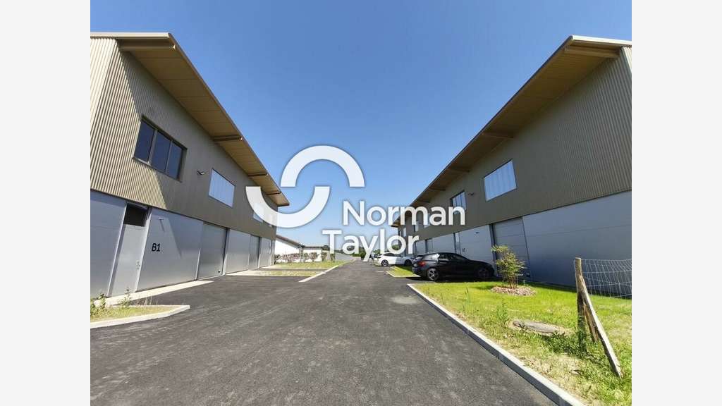 Local d'activité de 897m² à louer en ZA à Bayonne