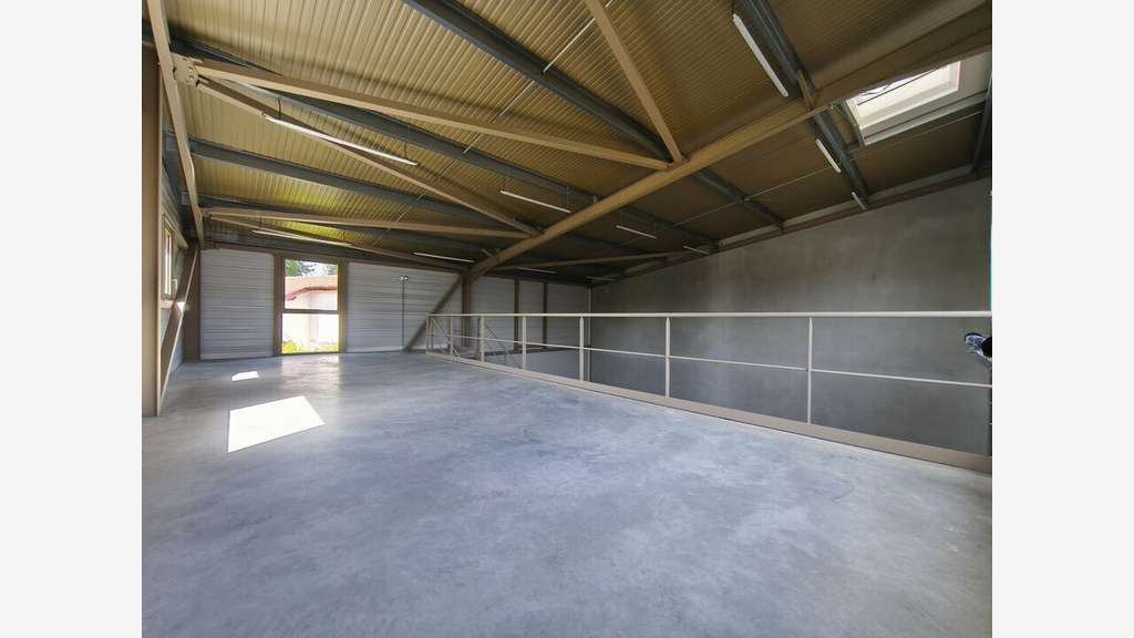 Local d'activité de 897m² à louer en ZA à Bayonne
