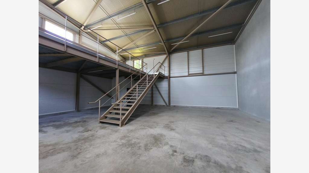Local d'activité de 897m² à louer en ZA à Bayonne
