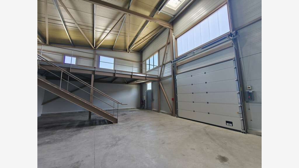 Local d'activité de 897m² à louer en ZA à Bayonne