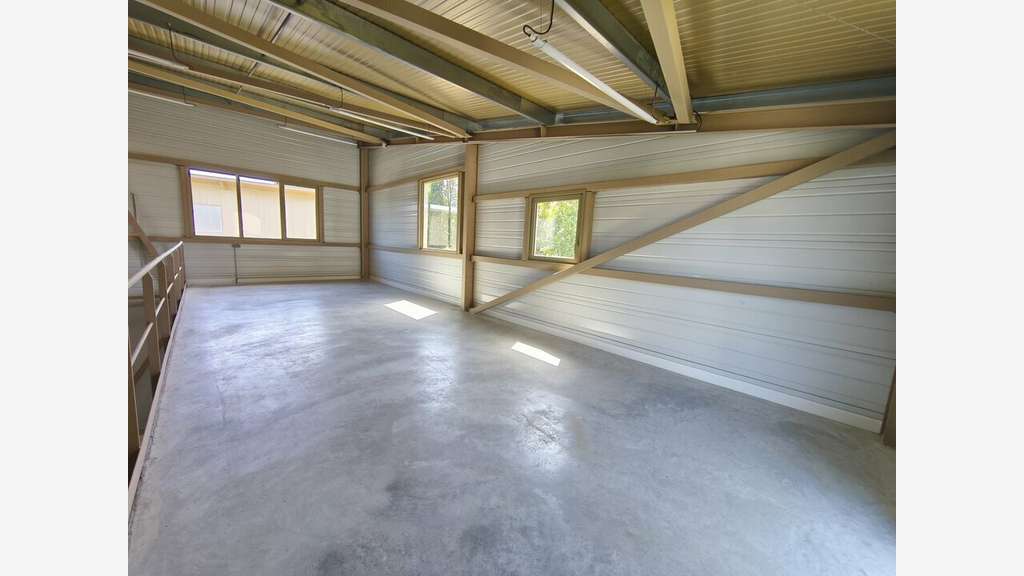Local d'activité neuf 173m² à louer en ZA Bayonne