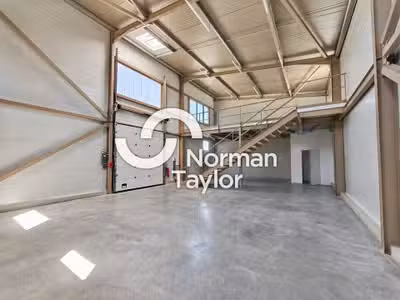 Local d'activité neuf 173m² à louer en ZA Bayonne