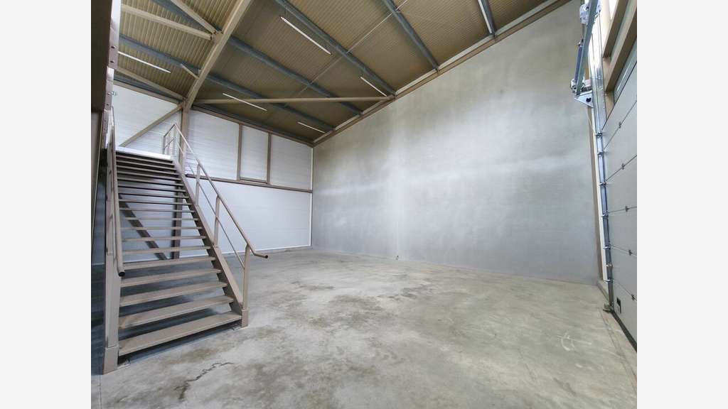 Local d'activité neuf 173m² à louer en ZA Bayonne