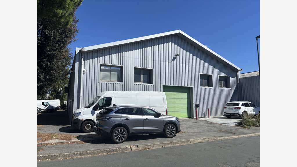 A louer bâtiment indépendant 458m² à Bayonne