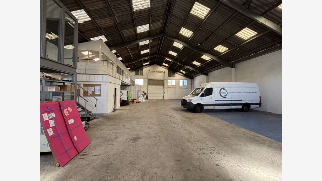 A louer bâtiment indépendant 458m² à Bayonne