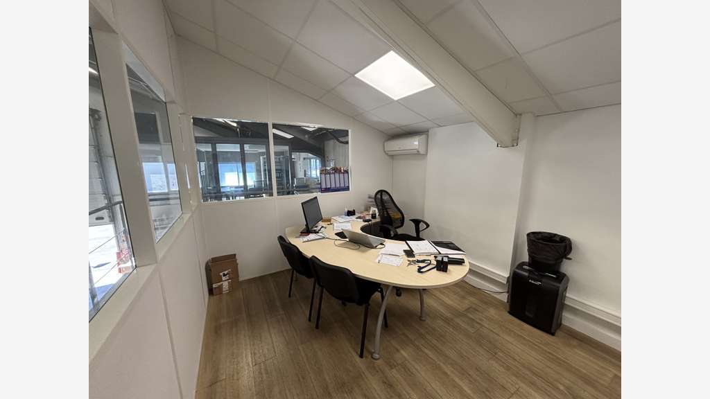 A louer bâtiment indépendant 458m² à Bayonne