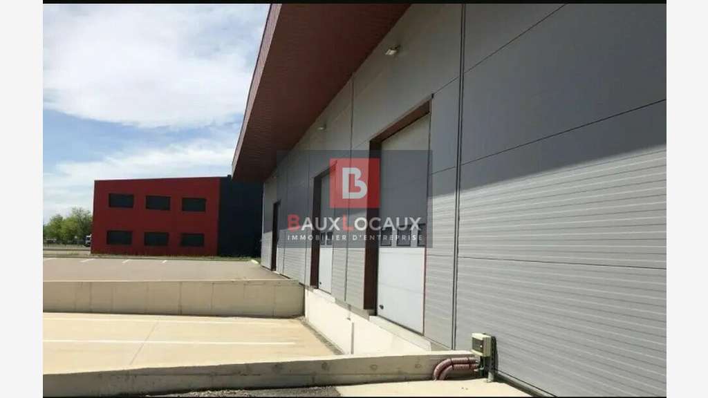 A louer local d'activité 2600m² à Beaucaire