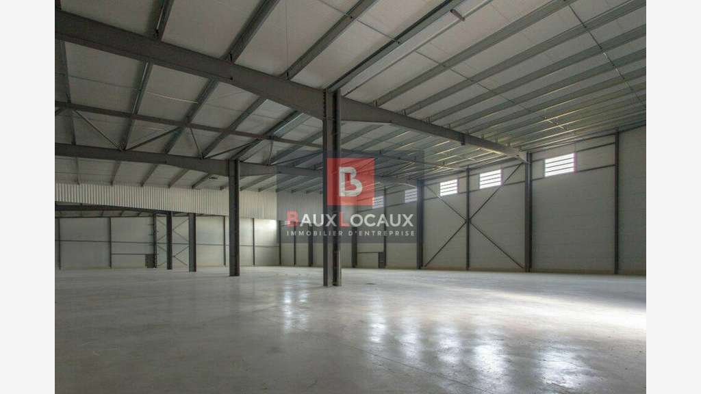 A louer local d'activité 2600m² à Beaucaire