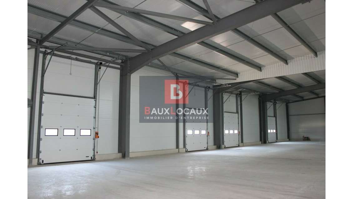 A louer local d'activité 2600m² à Beaucaire