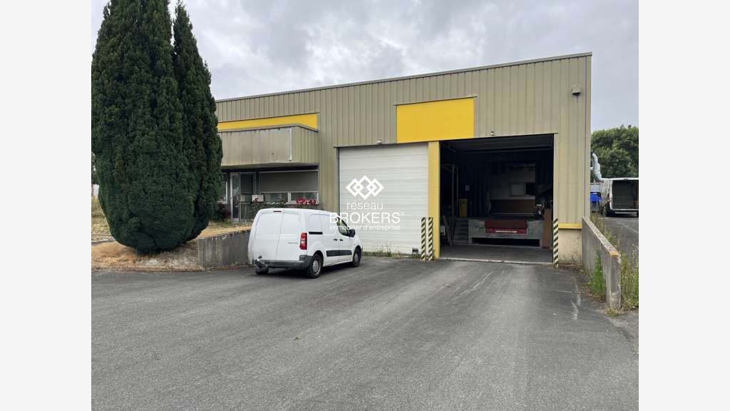 A louer local professionnel 1309M² à Beaucouzé 