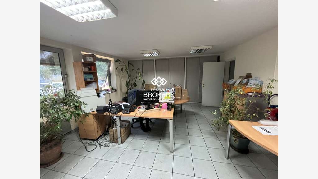A louer local professionnel 1309M² à Beaucouzé 
