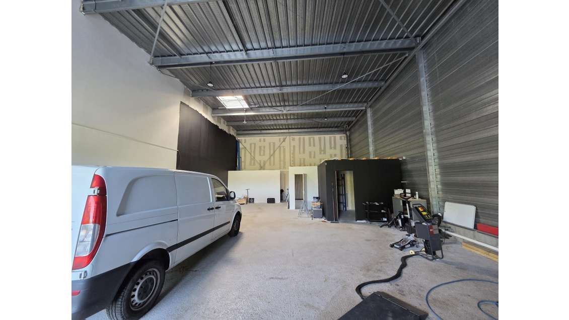 Local d'activité 183m² à louer à Angers Ouest