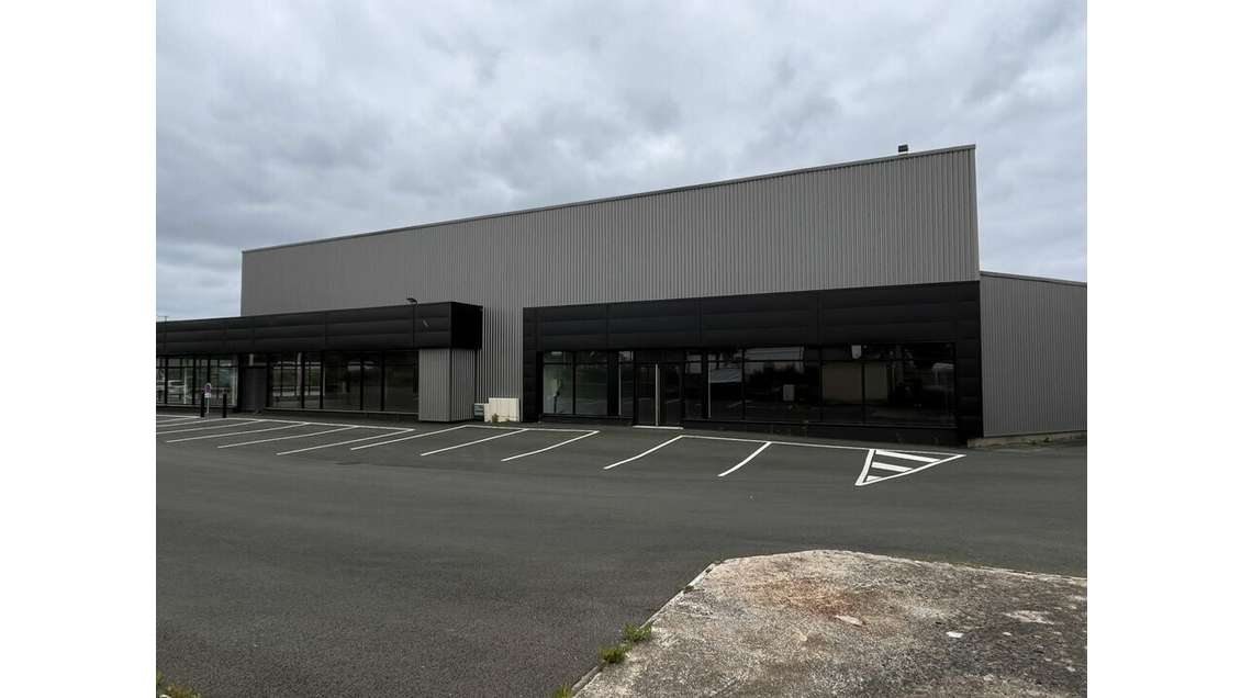 Local d'activité commerce 601m² à louer Beaucouzé