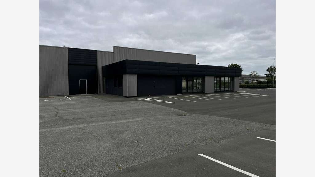 Local d'activité commerce 601m² à louer Beaucouzé