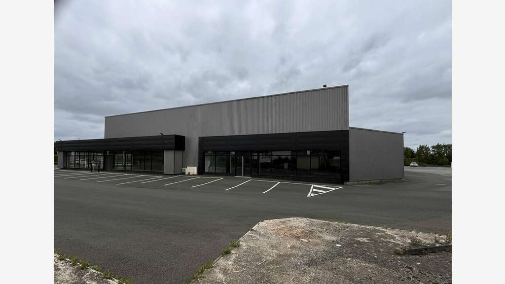 Local d'activité commerce 601m² à louer Beaucouzé
