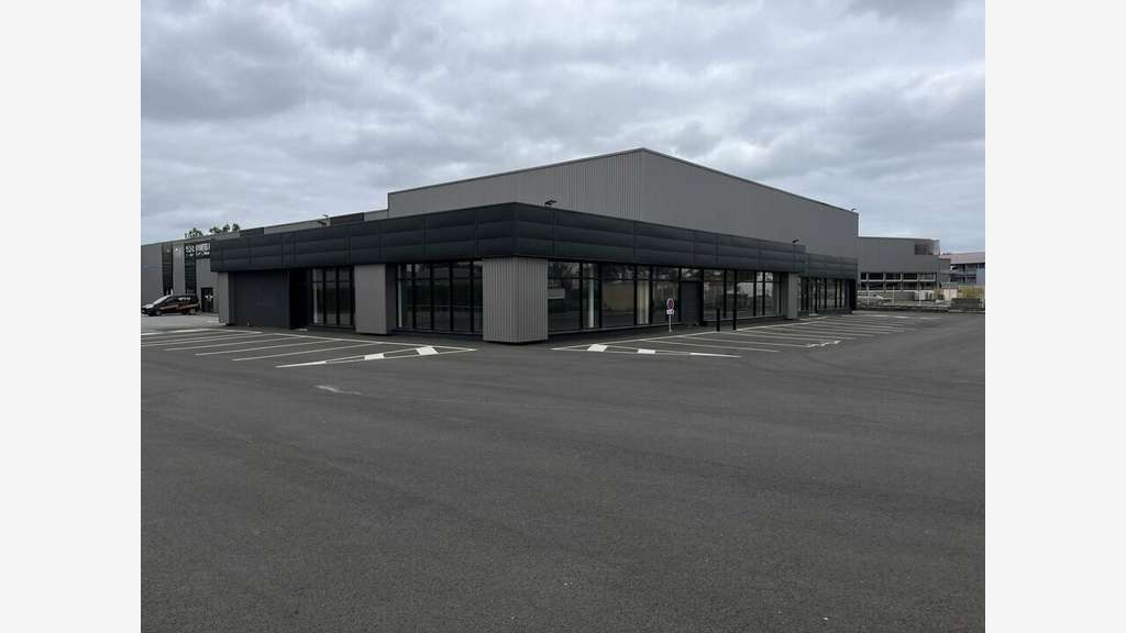 Local d'activité commerce 601m² à louer Beaucouzé