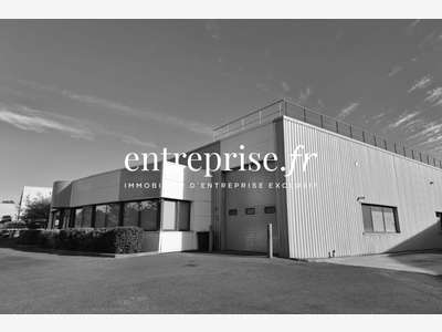 A louer local d'activité de 800m² à Beaucouze