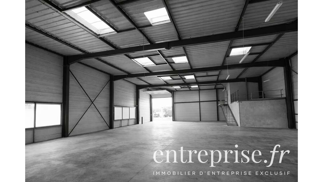 A LOUER - LOCAL D'ACTIVITE 800 m2 - BEAUCOUZE