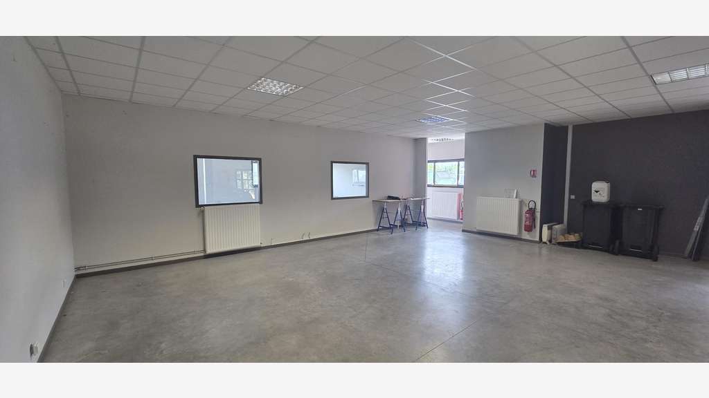 Cellule d'activité 80m² à louer Angers Ouest