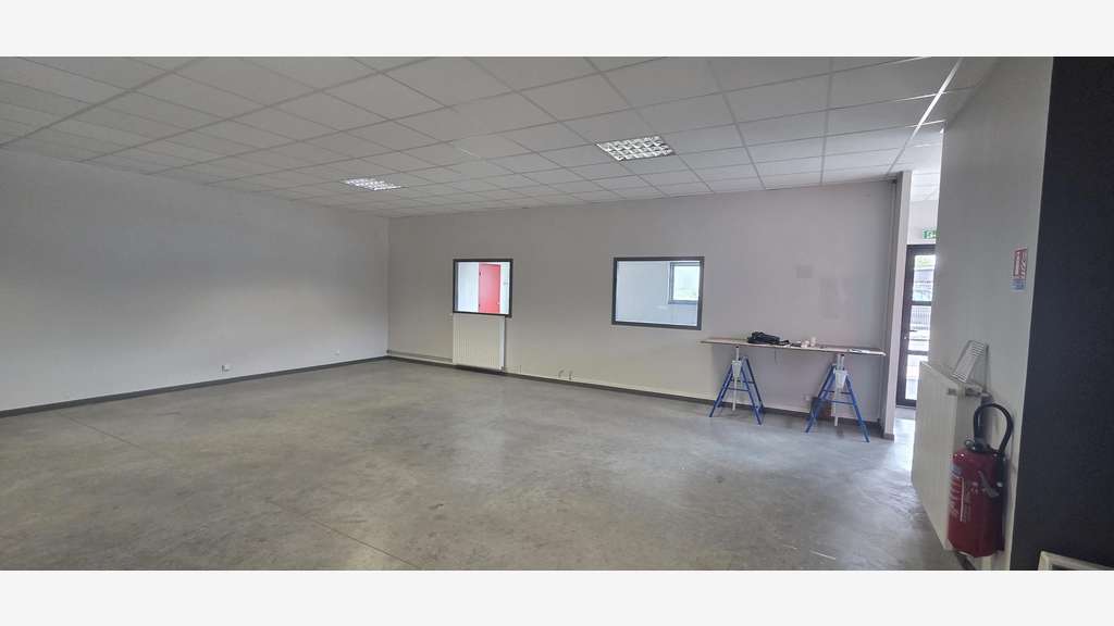 Cellule d'activité 80m² à louer Angers Ouest