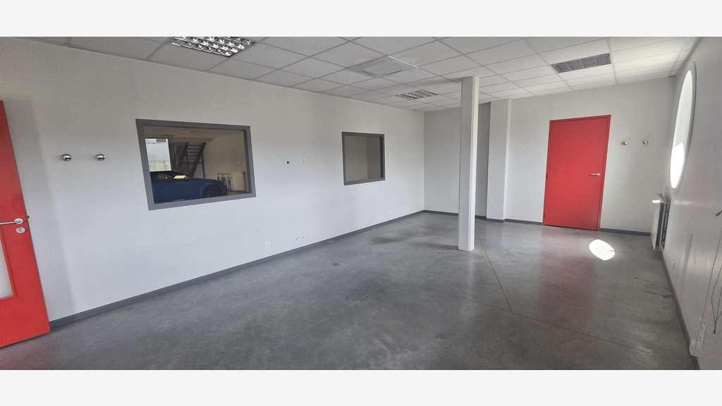 Cellule d'activité 80m² à louer Angers Ouest