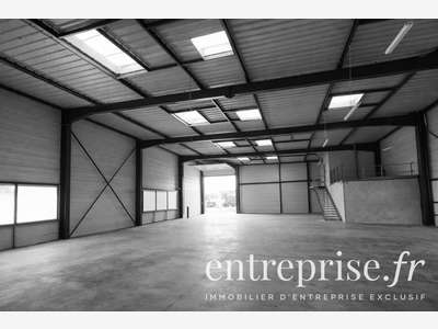 A louer local d'activité de 555m² à Beaucouzé