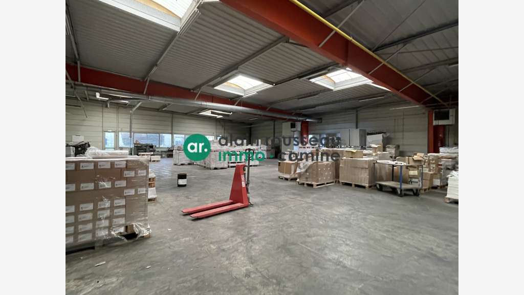 A louer local d'activité 1330m² à Beaucouzé