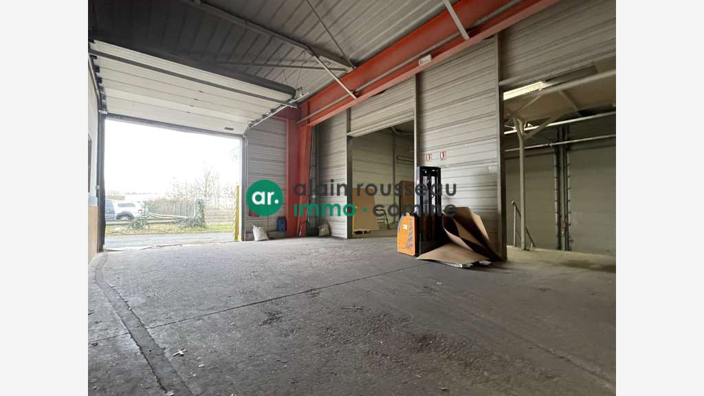 A louer local d'activité 1330m² à Beaucouzé