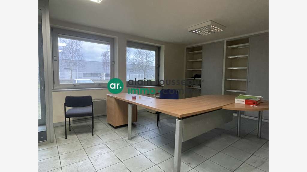 A louer local d'activité 1330m² à Beaucouzé