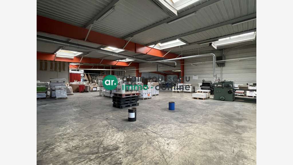 A louer local d'activité 1330m² à Beaucouzé