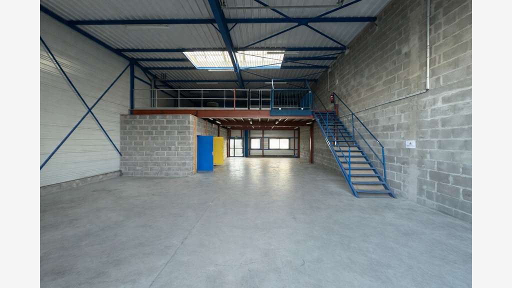 LOCAL D'ACTIVITE A LOUER BEAUCOUZE