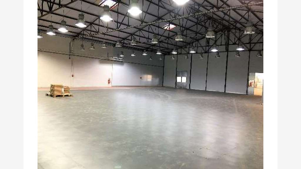 À louer – 2 Entrepôts de 2 400 m² proche d'Or