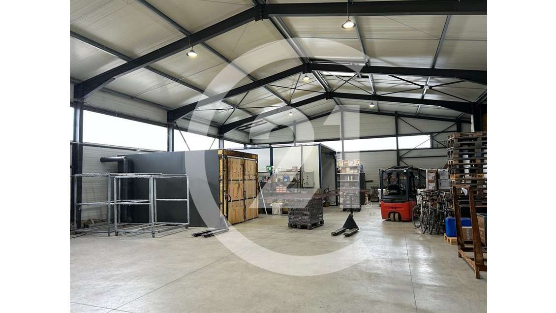 Local d'activité 205m² à Beaumont les Valence