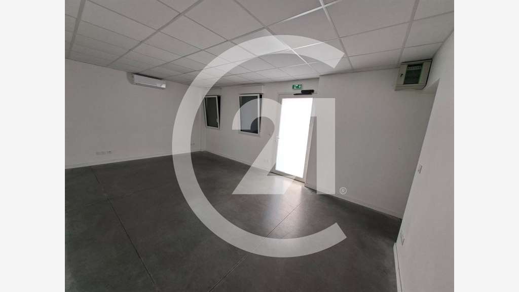 Local d'activité 205m² à Beaumont les Valence