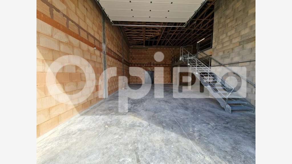 A louer locaux de 287m² à 354m² sur Beaupont