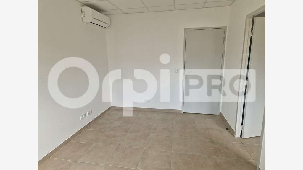 A louer locaux de 287m² à 354m² sur Beaupont