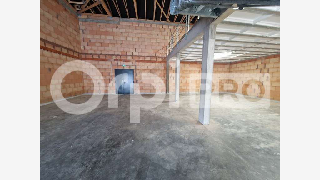 A louer locaux de 287m² à 354m² sur Beaupont