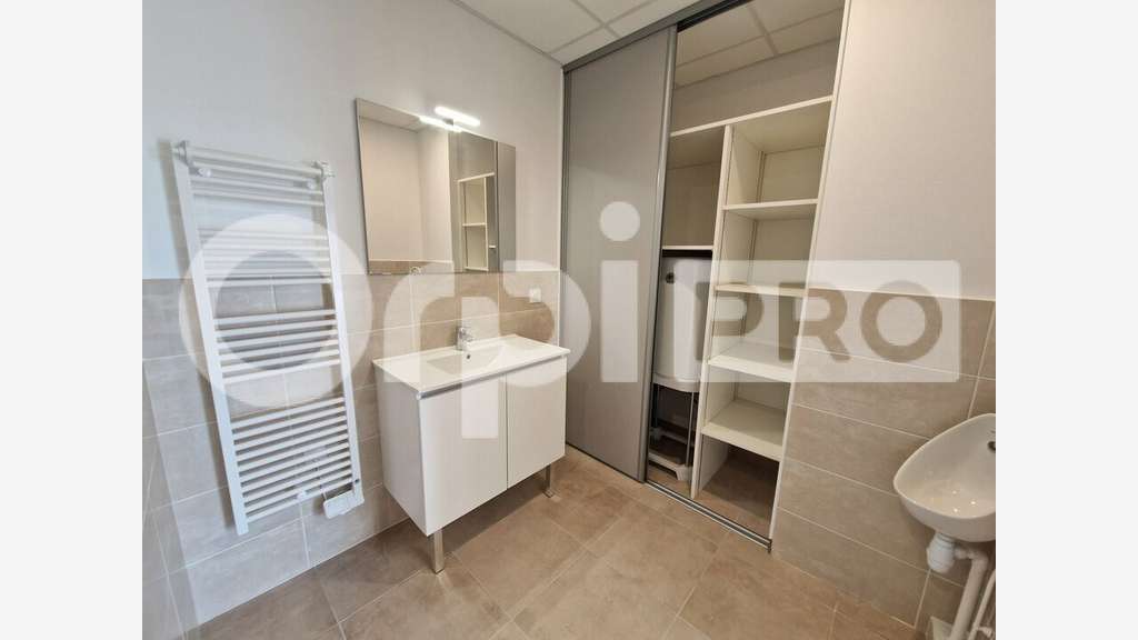 A louer locaux de 287m² à 354m² sur Beaupont