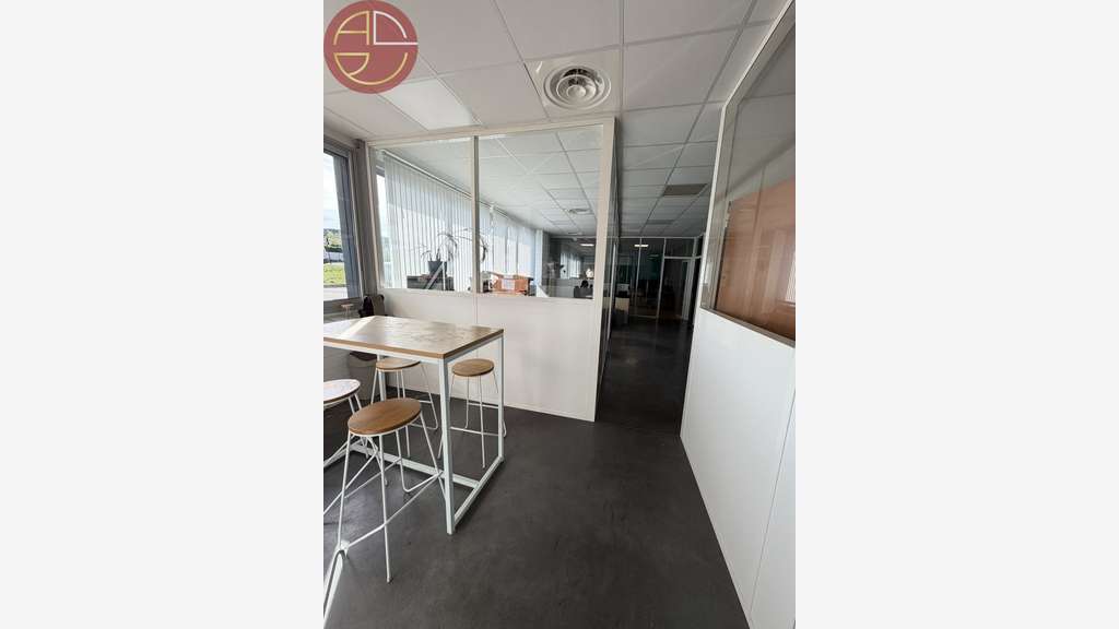Location entrepôt avec bureaux 1 330m² à Beaupuy