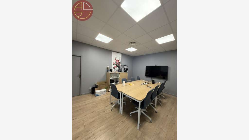 Location entrepôt avec bureaux 1 330m² à Beaupuy